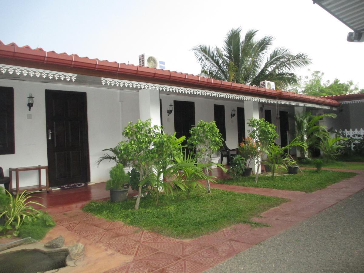 Uppuveli Beach House Trincomalee Kültér fotó