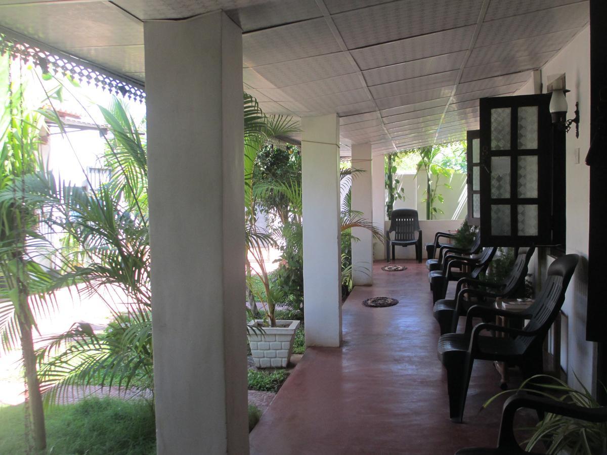 Uppuveli Beach House Trincomalee Kültér fotó