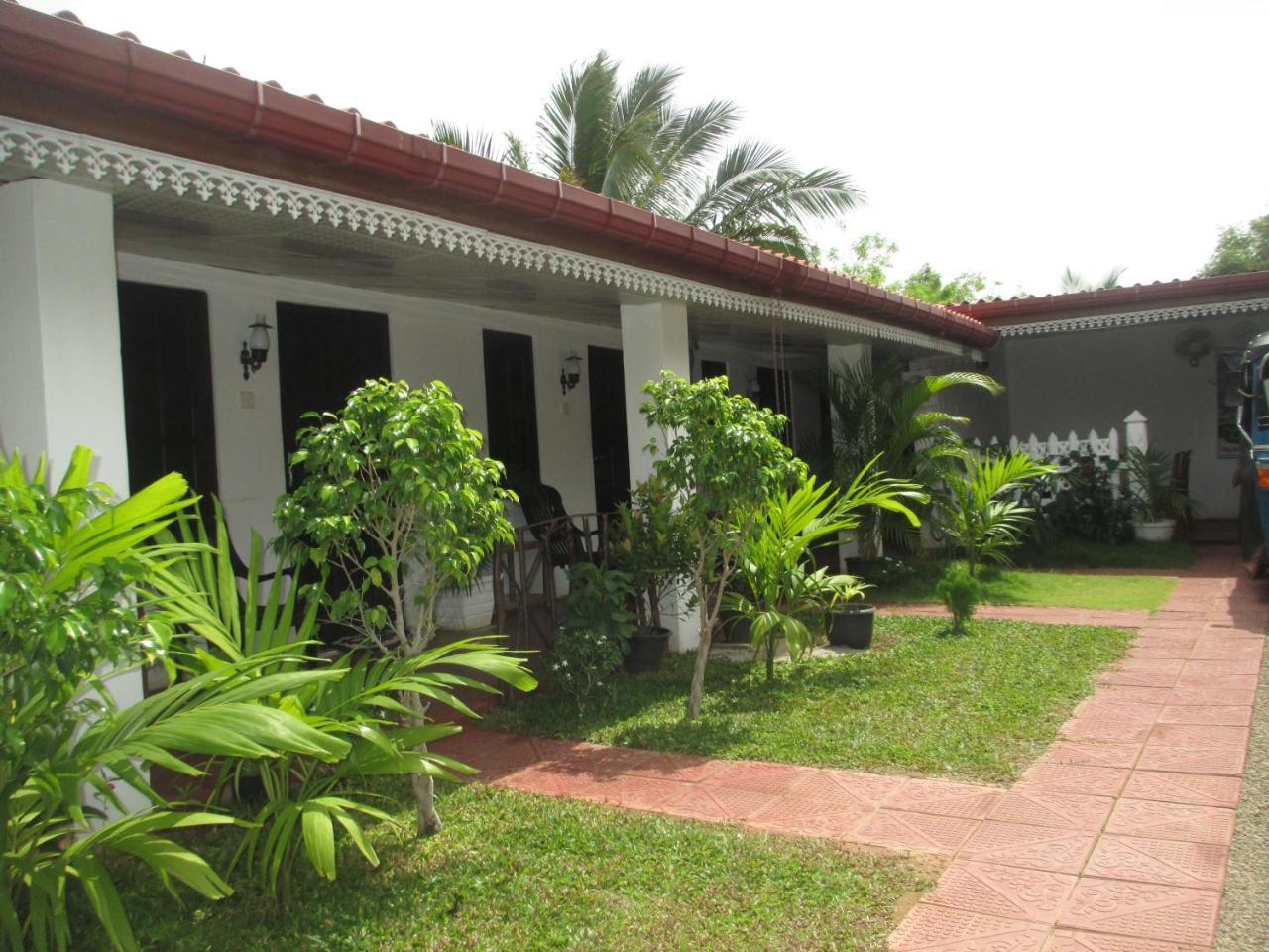 Uppuveli Beach House Trincomalee Kültér fotó